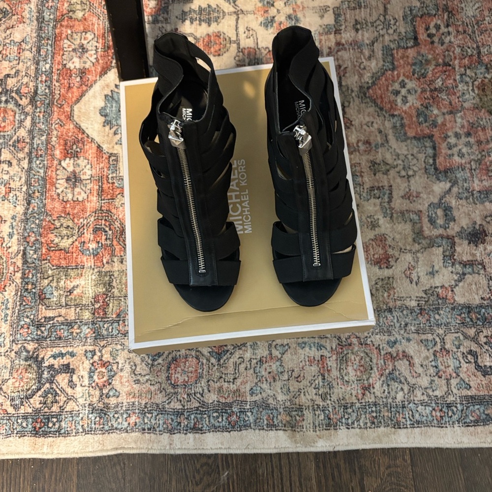 Like New!!! Last chance! Michael Kors  Black Ankle shooties